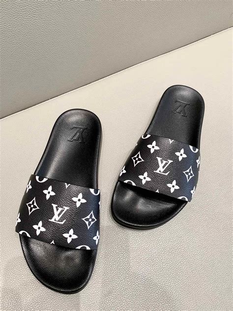 women's louis v slides